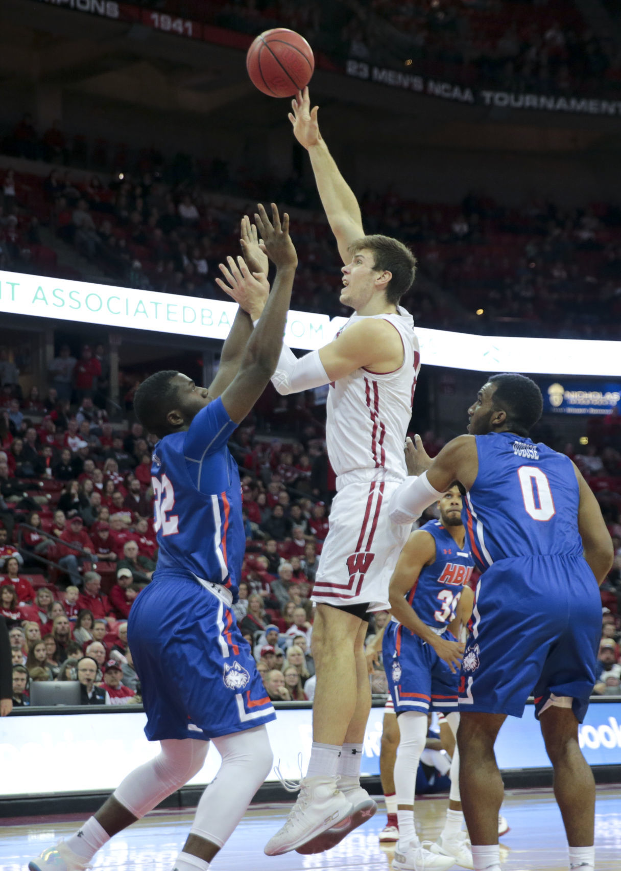 Badgers 96, Huskies 59